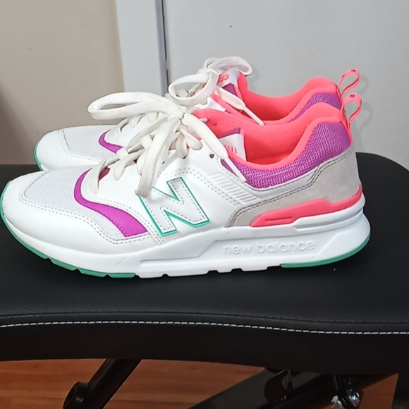 New Balance Shoes - The New Balance Classic 997H sz 8 sneakers
